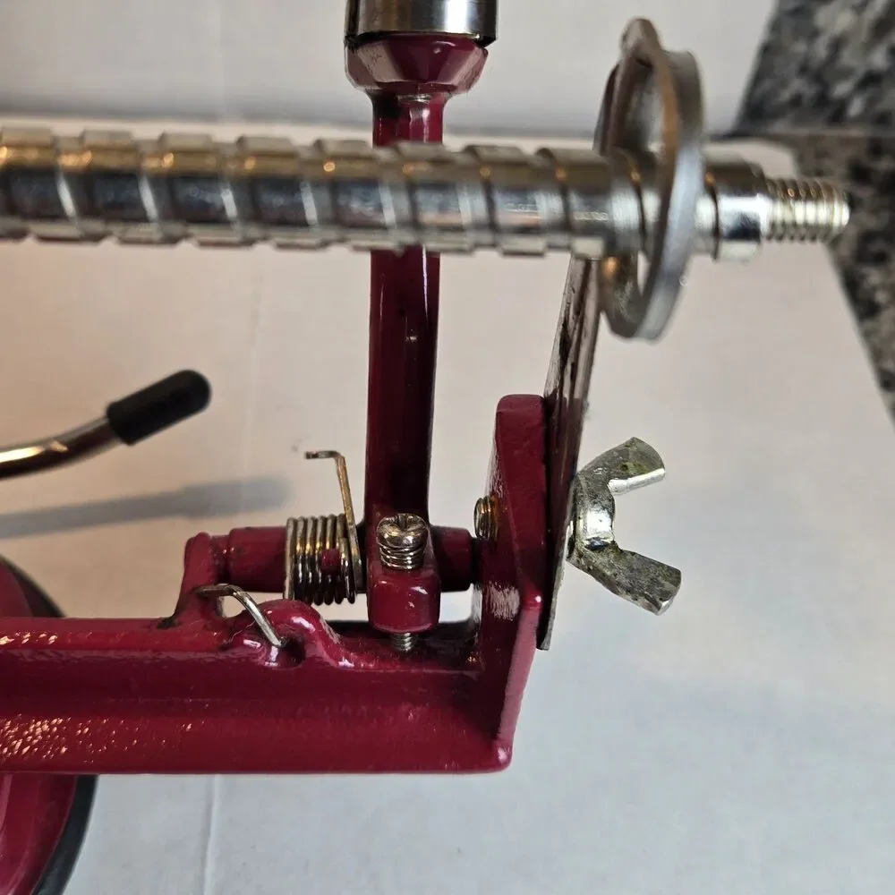 Apple Peeler by VICTORIO Peeler/Slicer -StrongSuction Base Red In Original Box